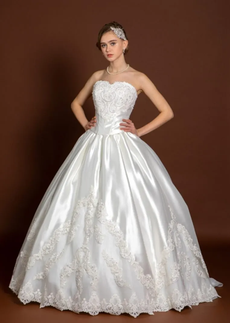 ---Delightful Satin Wedding Dress with top modeled by delicate tailoring cuts leaves of carved lace rest on the bodice, princely