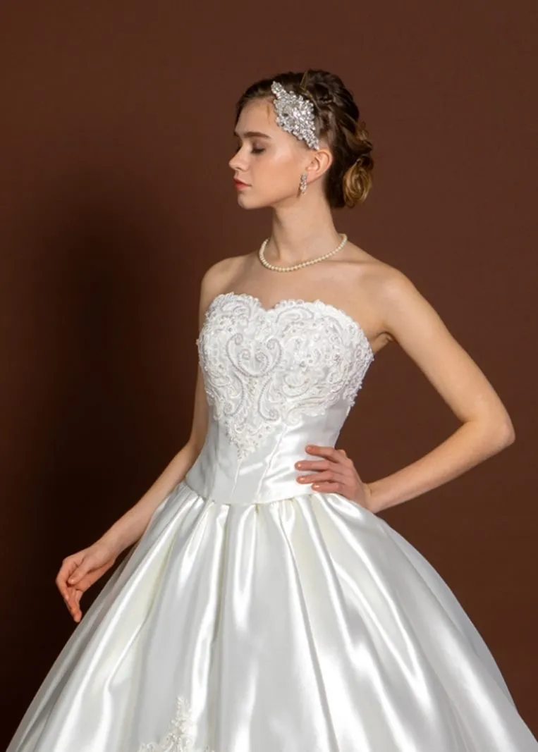 ---Delightful Satin Wedding Dress with top modeled by delicate tailoring cuts leaves of carved lace rest on the bodice, princely