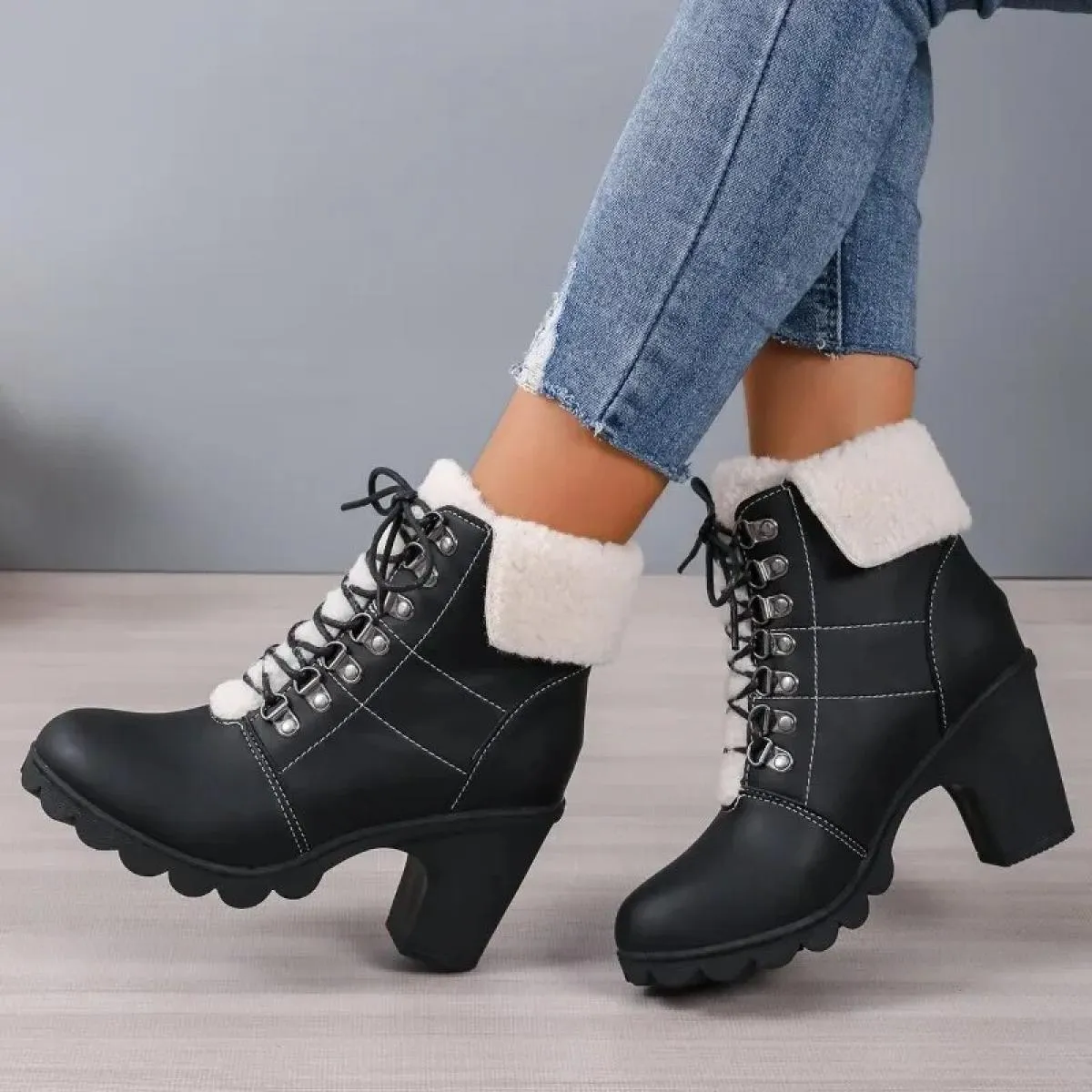 2024 Scarpe da donna di vendita calde Scarpe con tacco quadrato Caviglia Stivali moderni Allacciatura invernale Semplice capovol