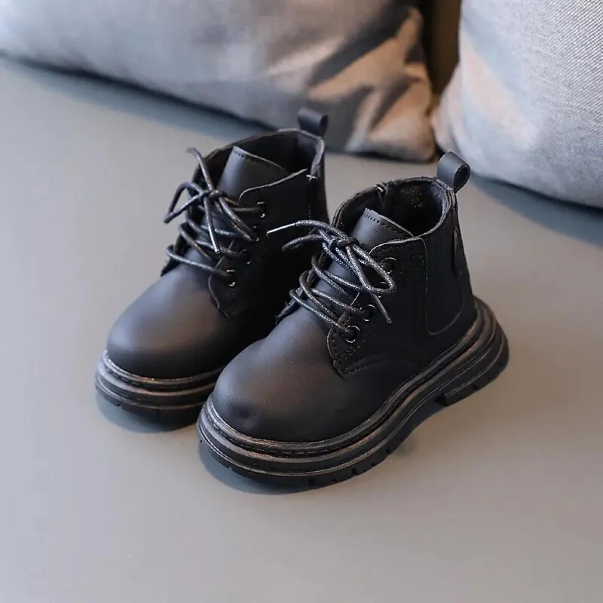 2024 stivali da ragazza autunno inverno nuovi stivali corti per bambini con fondo morbido peluche caldo scarpe da bambino per ba