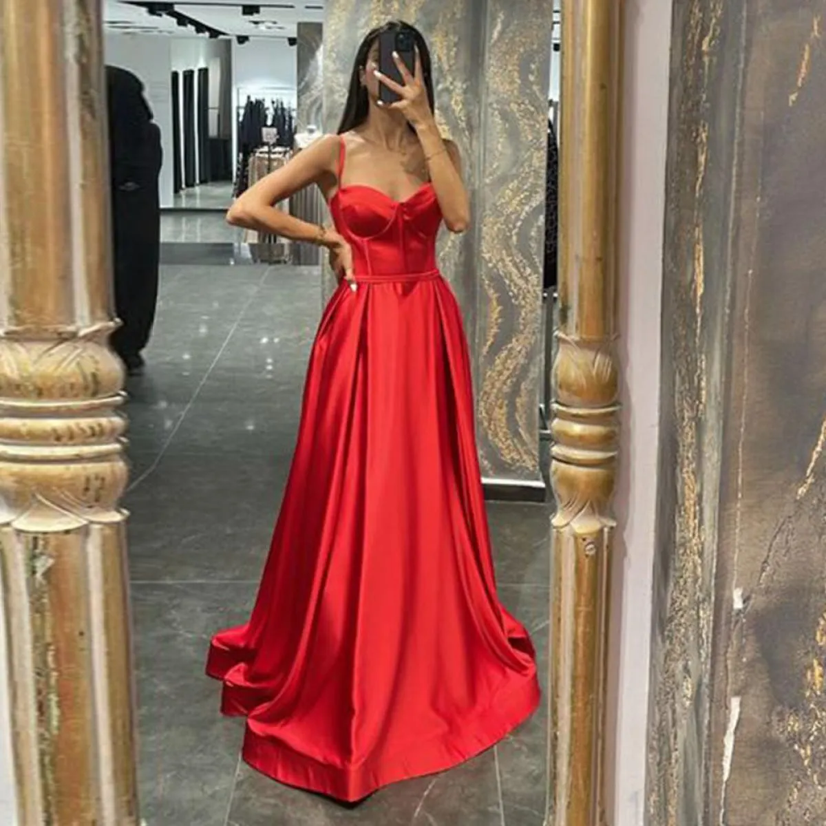 Abiti da festa classici rossi Sweetheart Satin Sirena Lunghezza pavimento Abiti da sera Cinghia per spaghetti A Line Cerniera Oc