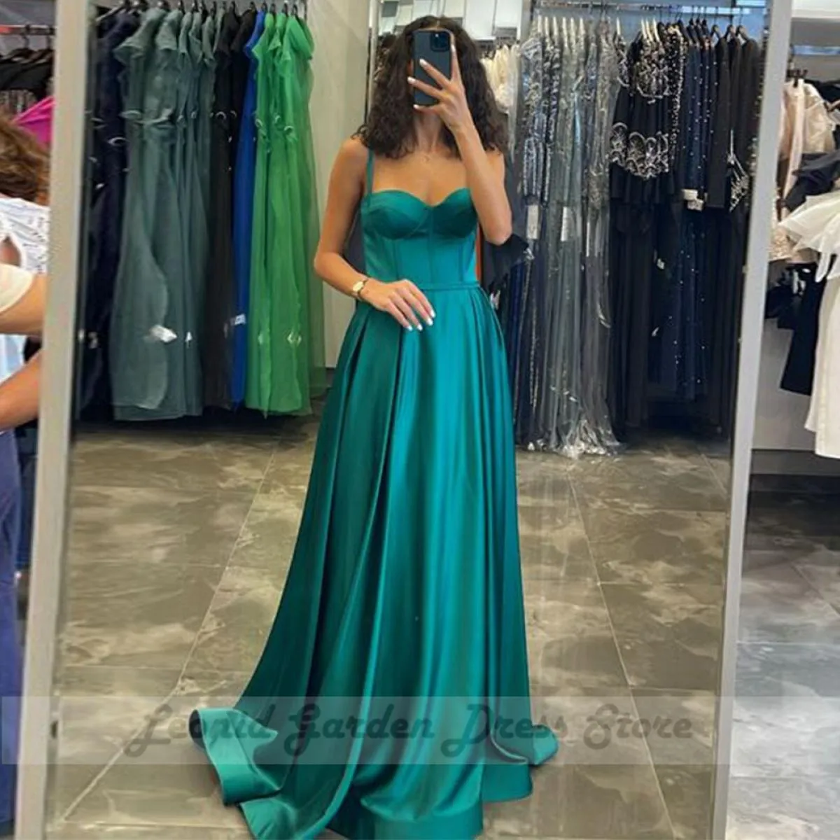 Abiti da festa classici rossi Sweetheart Satin Sirena Lunghezza pavimento Abiti da sera Cinghia per spaghetti A Line Cerniera Oc
