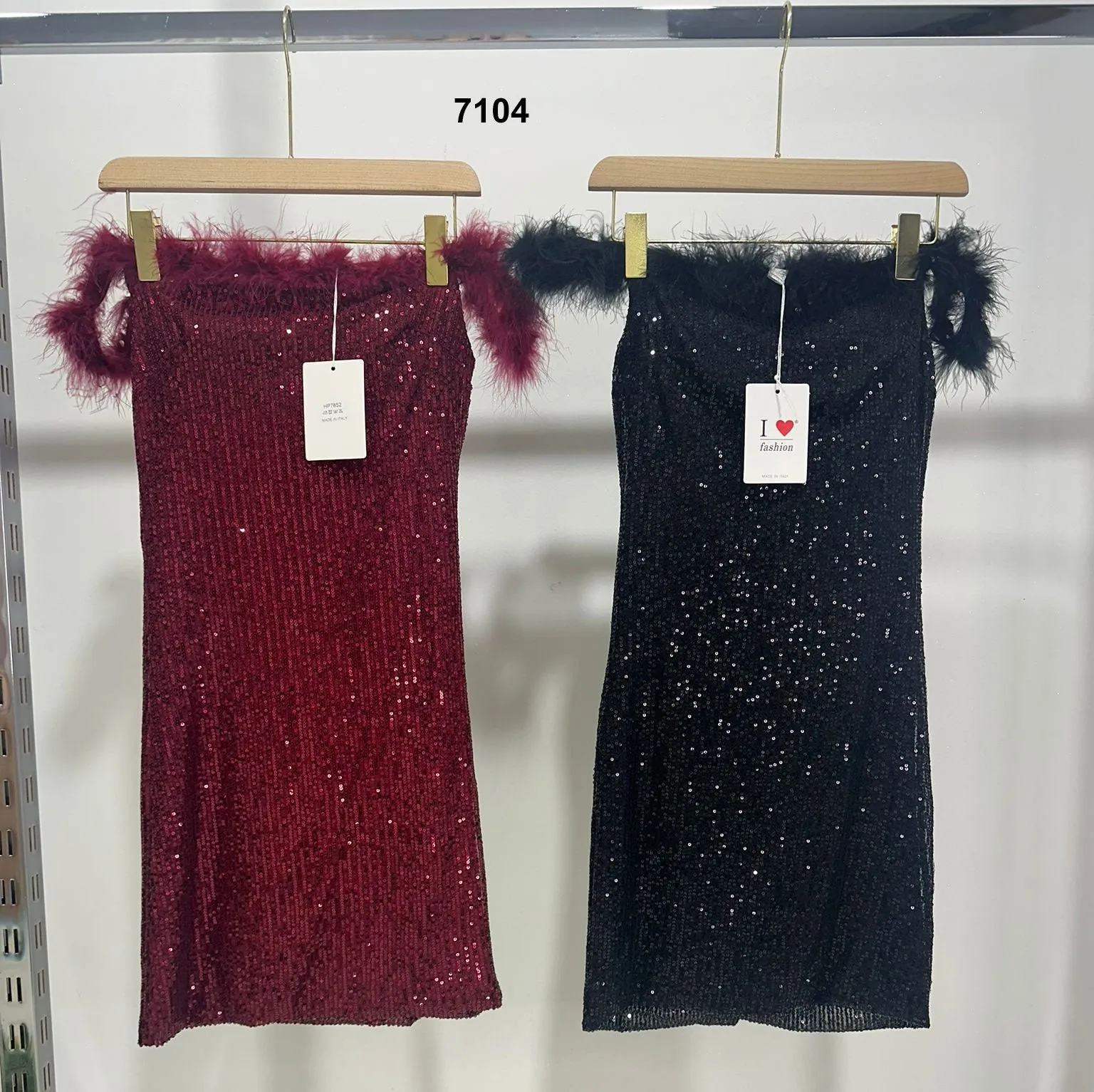 Abito Corto Elegante con Piume sullo Scollo Vestito in Paillettes Serata in Rosso o Nero - 7104