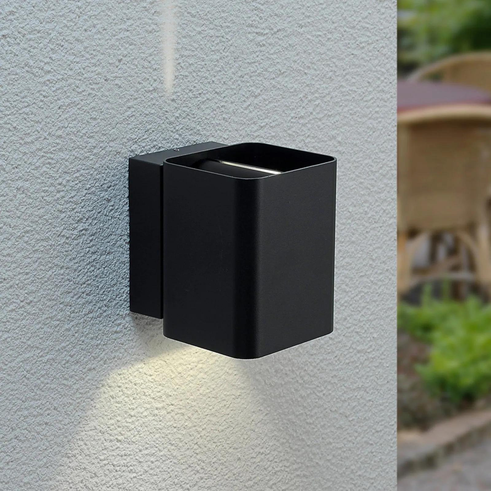 Applique Nikolas, doppia luce, a LED, per esterni