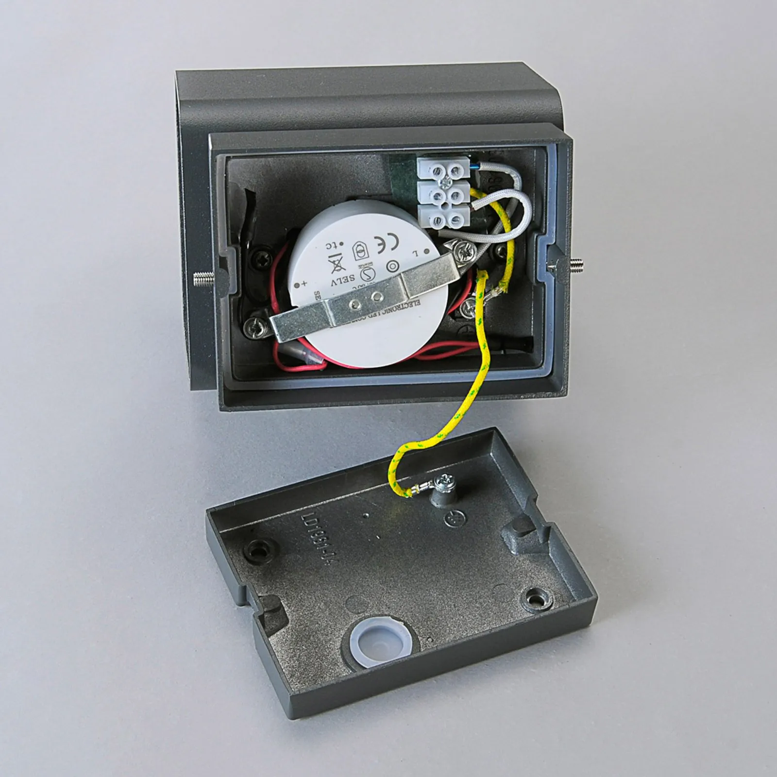 Applique Nikolas, doppia luce, a LED, per esterni