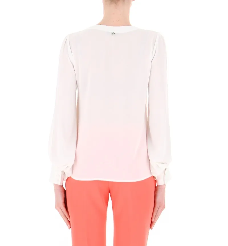 Blusa con piume