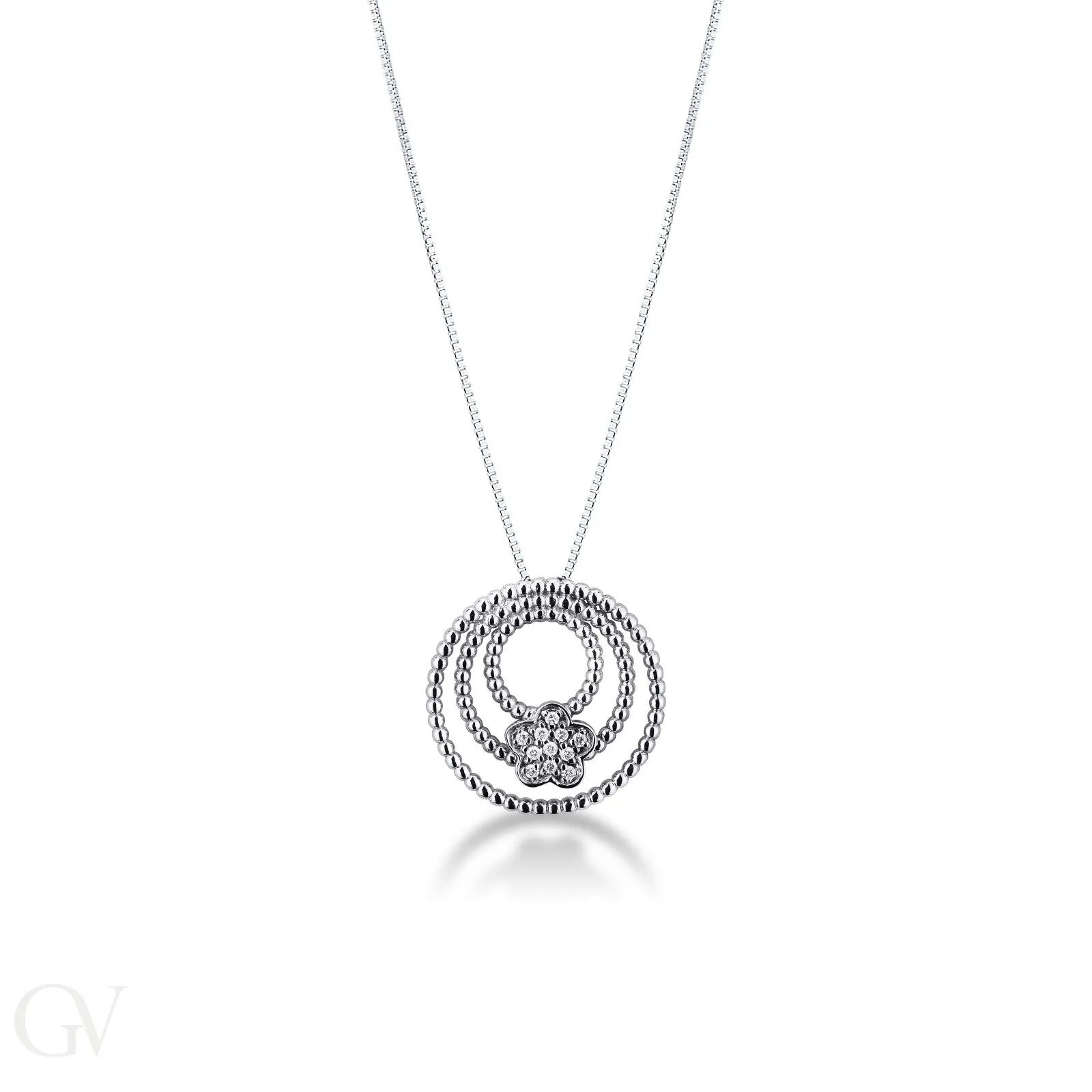 Collana con pendente a cerchi e fiore in oro bianco 18k e diamanti.