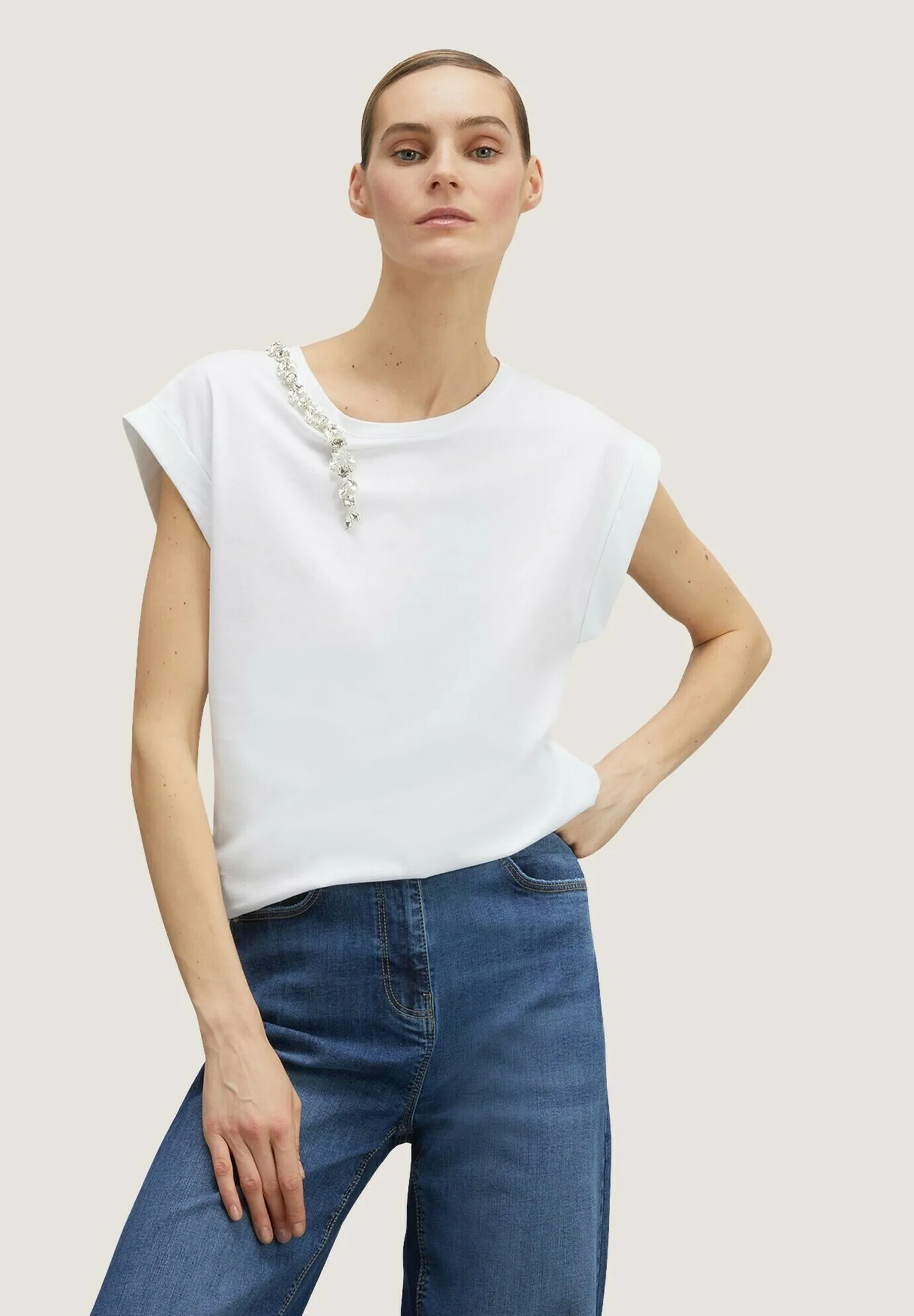 CON RICAMO DI PIETRE - T-shirt con stampa