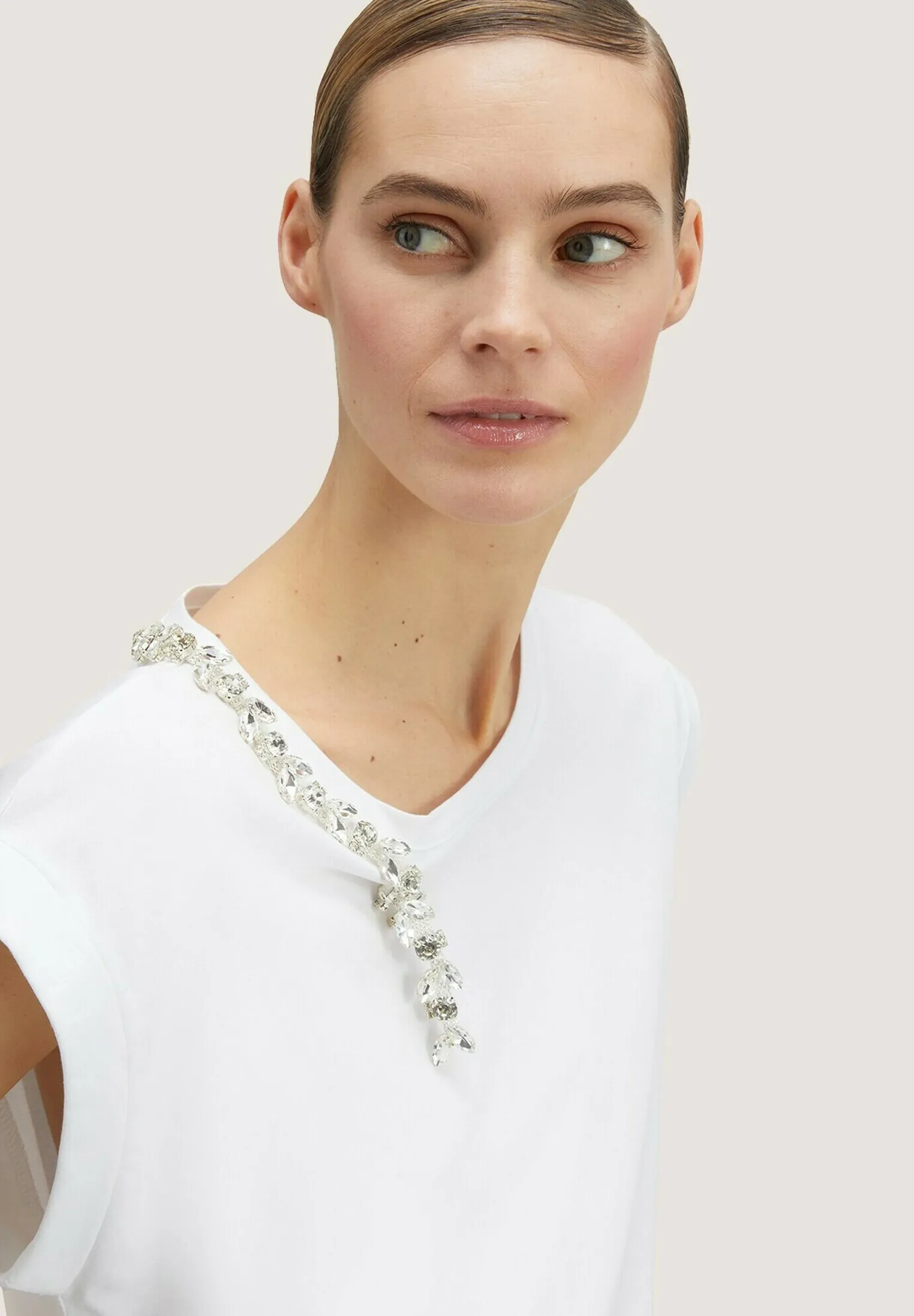 CON RICAMO DI PIETRE - T-shirt con stampa