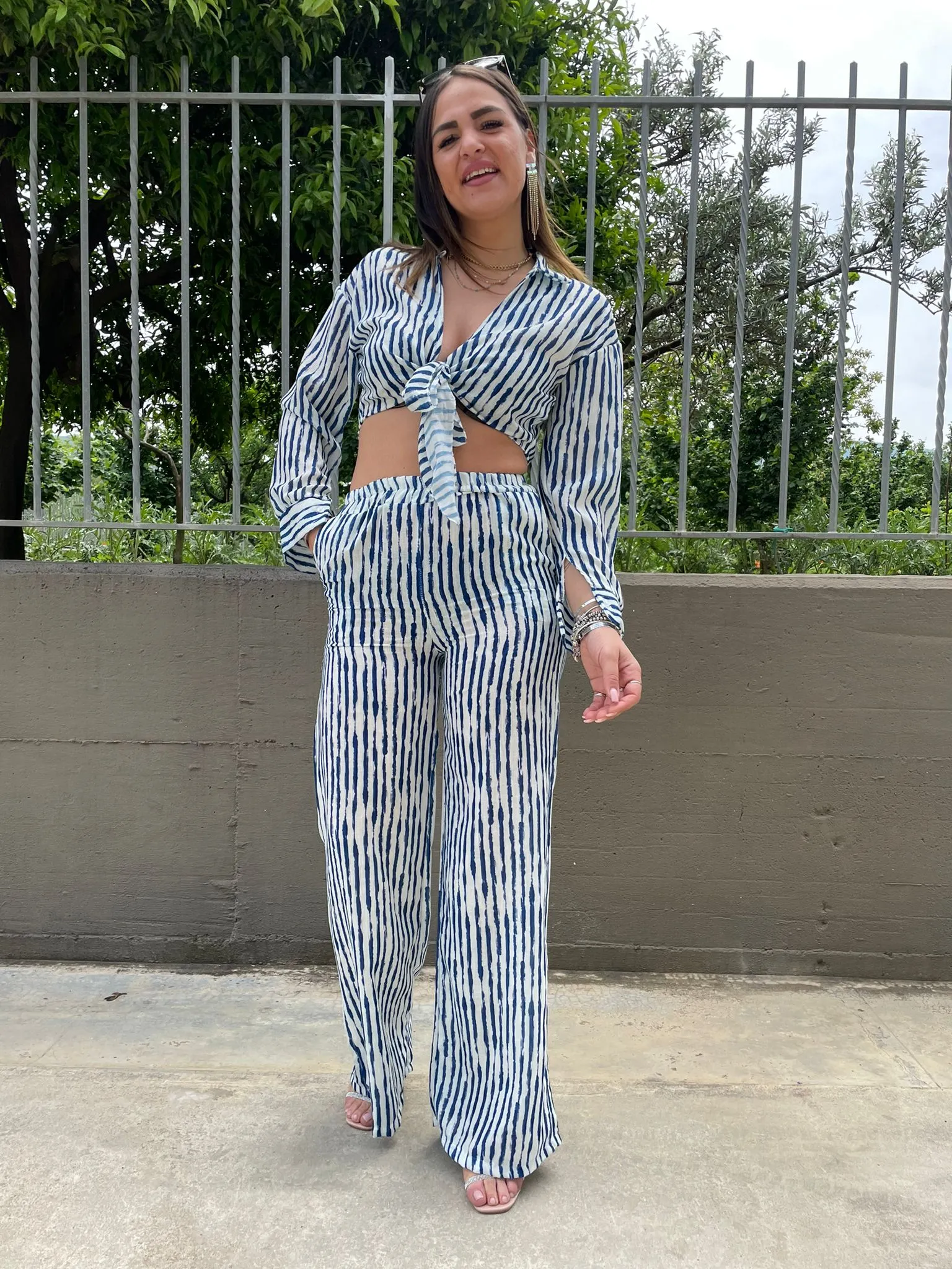 Coordinato effetto lino a righe con camicia crop