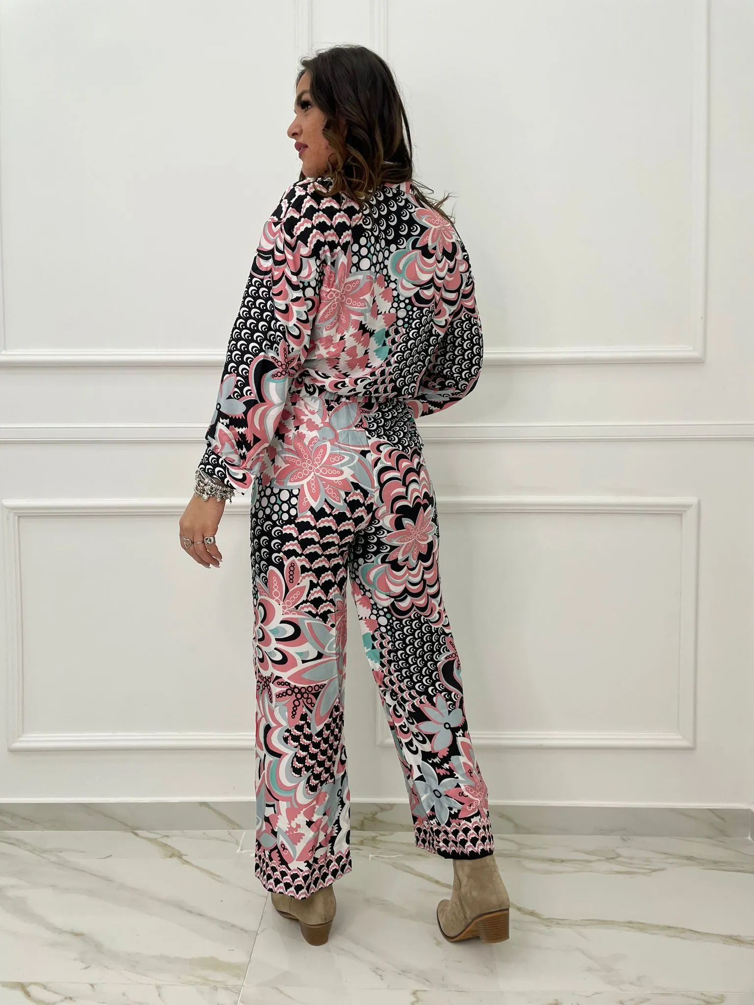 Coordinato fantasia colorata con camicia