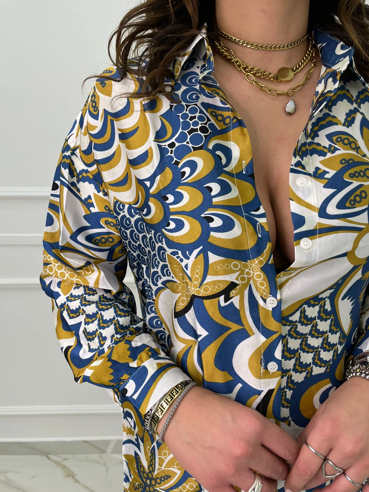 Coordinato fantasia colorata con camicia
