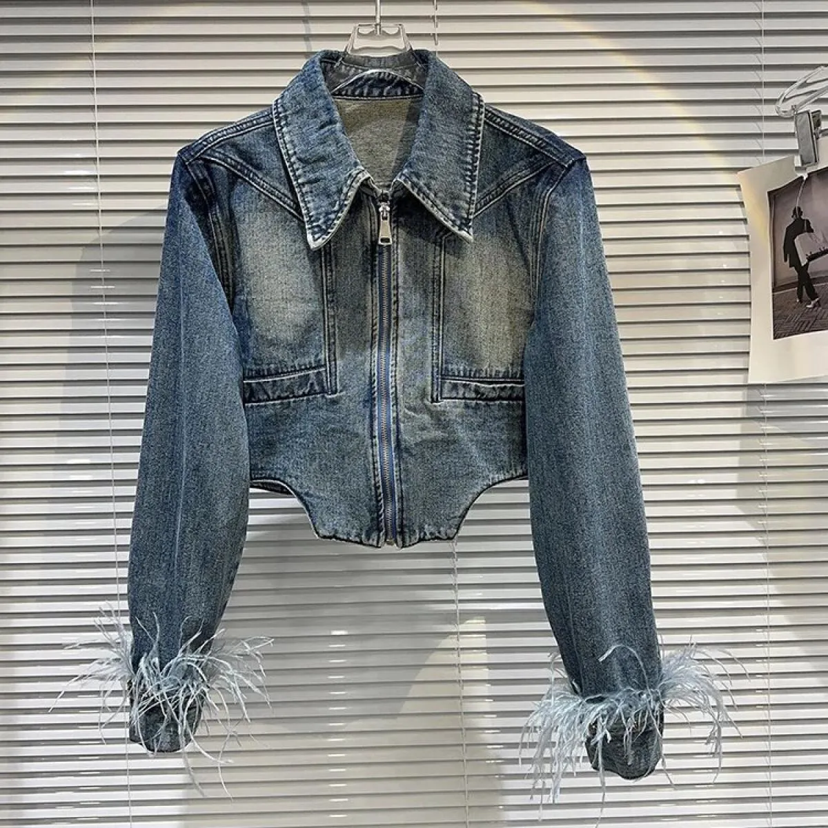 High Street 2023 Giacca di design più recente da donna Polsini in pelliccia di struzzo Giacca corta in denim con bordo curvo