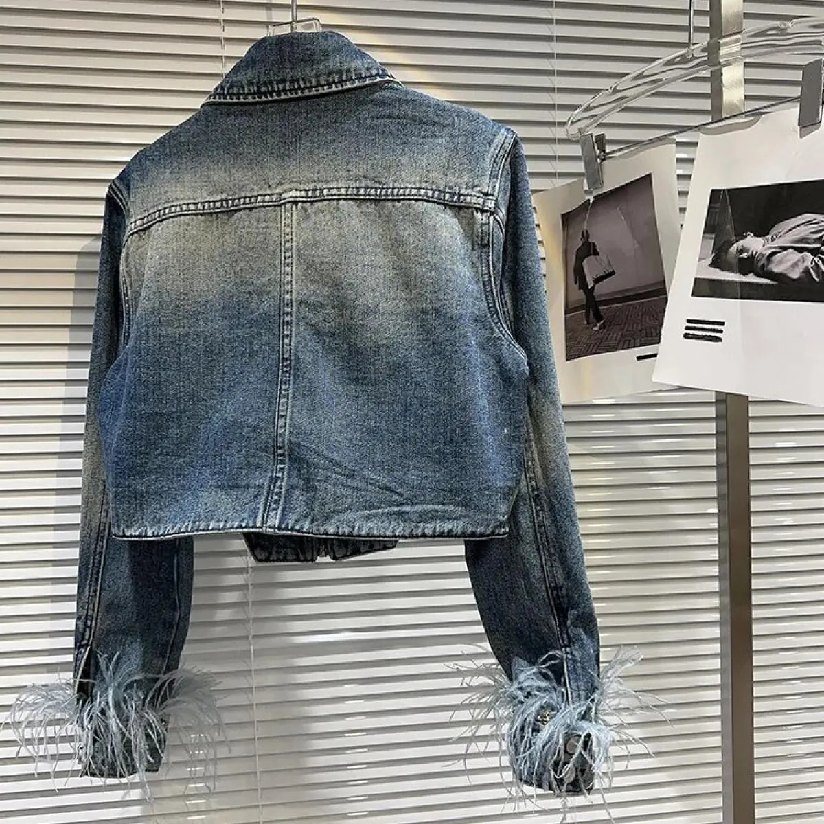 High Street 2023 Giacca di design più recente da donna Polsini in pelliccia di struzzo Giacca corta in denim con bordo curvo