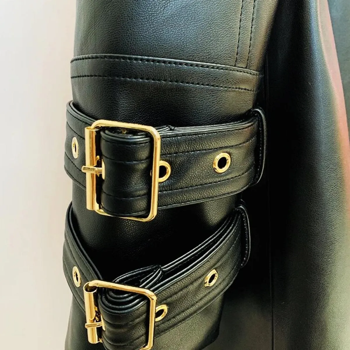 High Street Più Nuovo 2022 Autunno Inverno Designer Trench da Donna Doppio Petto Leone Bottoni in Pelle Sintetica Trench Lungo O