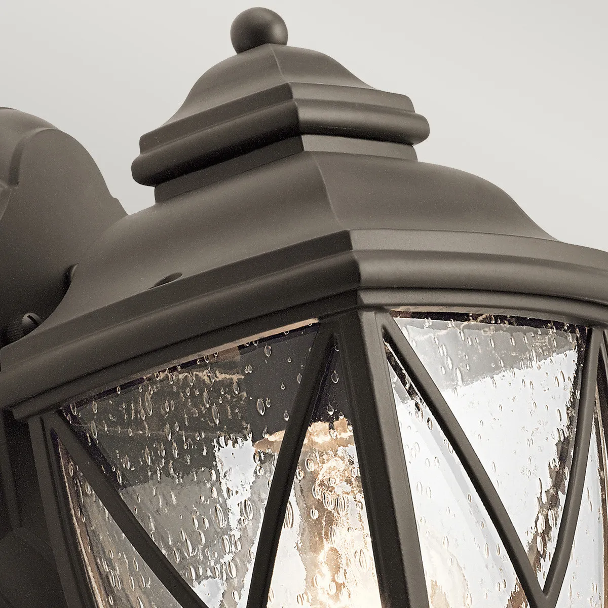 Kichler  Lanterna da pareti per giardini con struttura in alluminio e diffusore in vetro Tangier - 60W