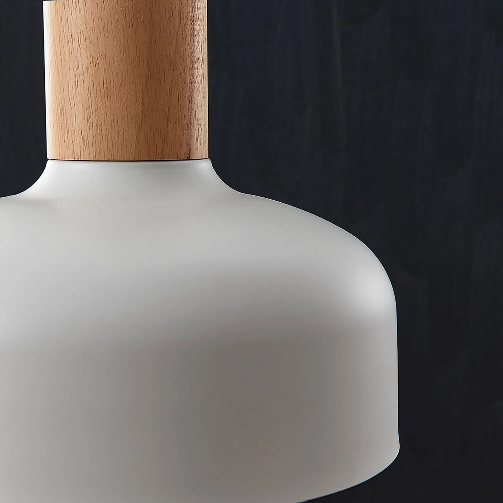 Lampada a sospensione Carlise, elemento in legno
