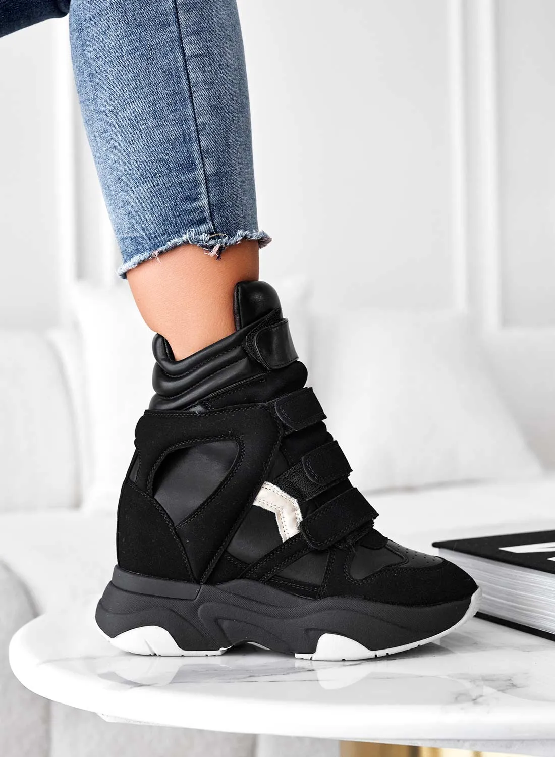LAUREN - Sneakers nere con zeppa interna e strappi