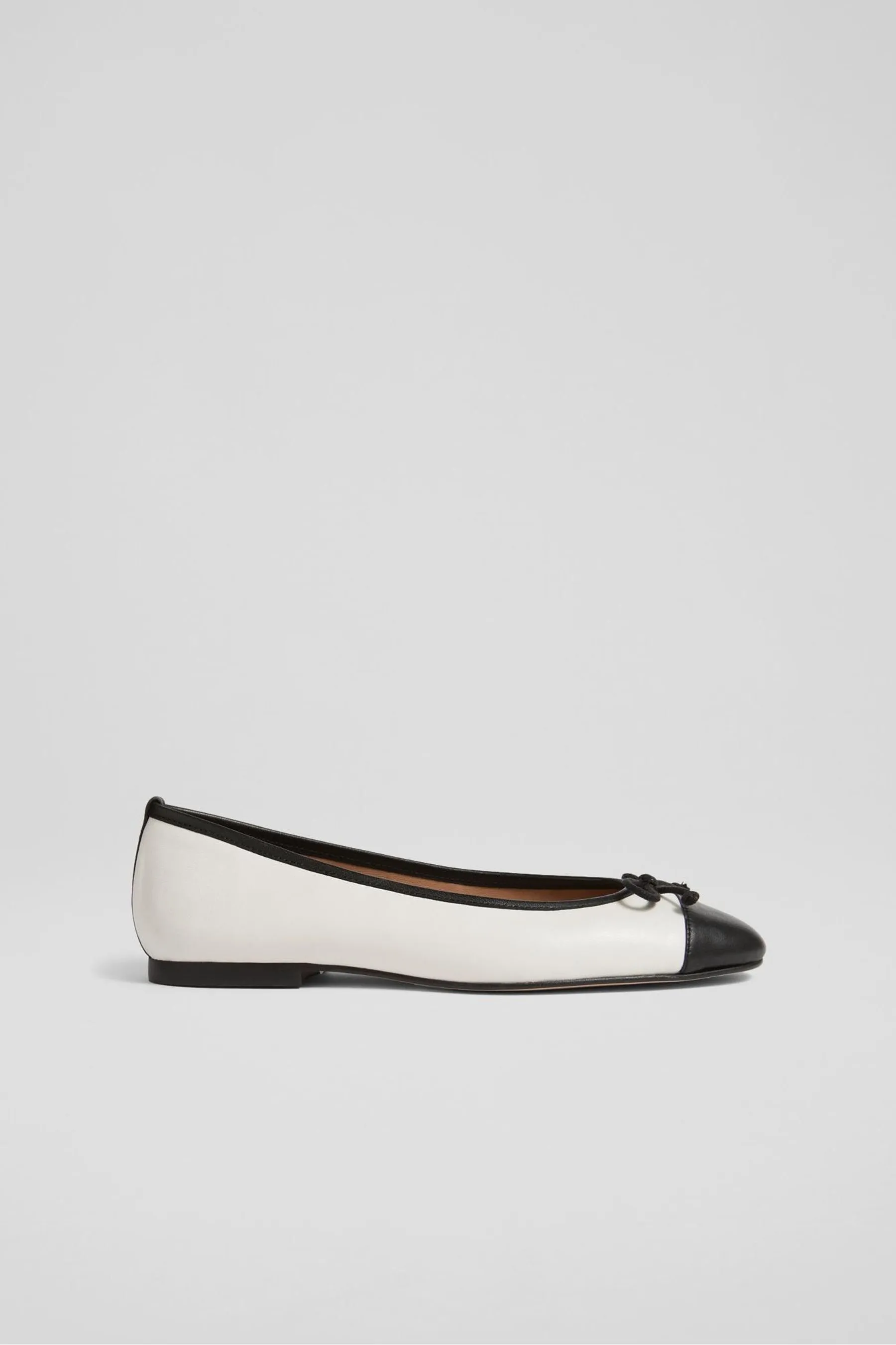LK Bennett Kara - Ballerine cap toe in pelle e vernice