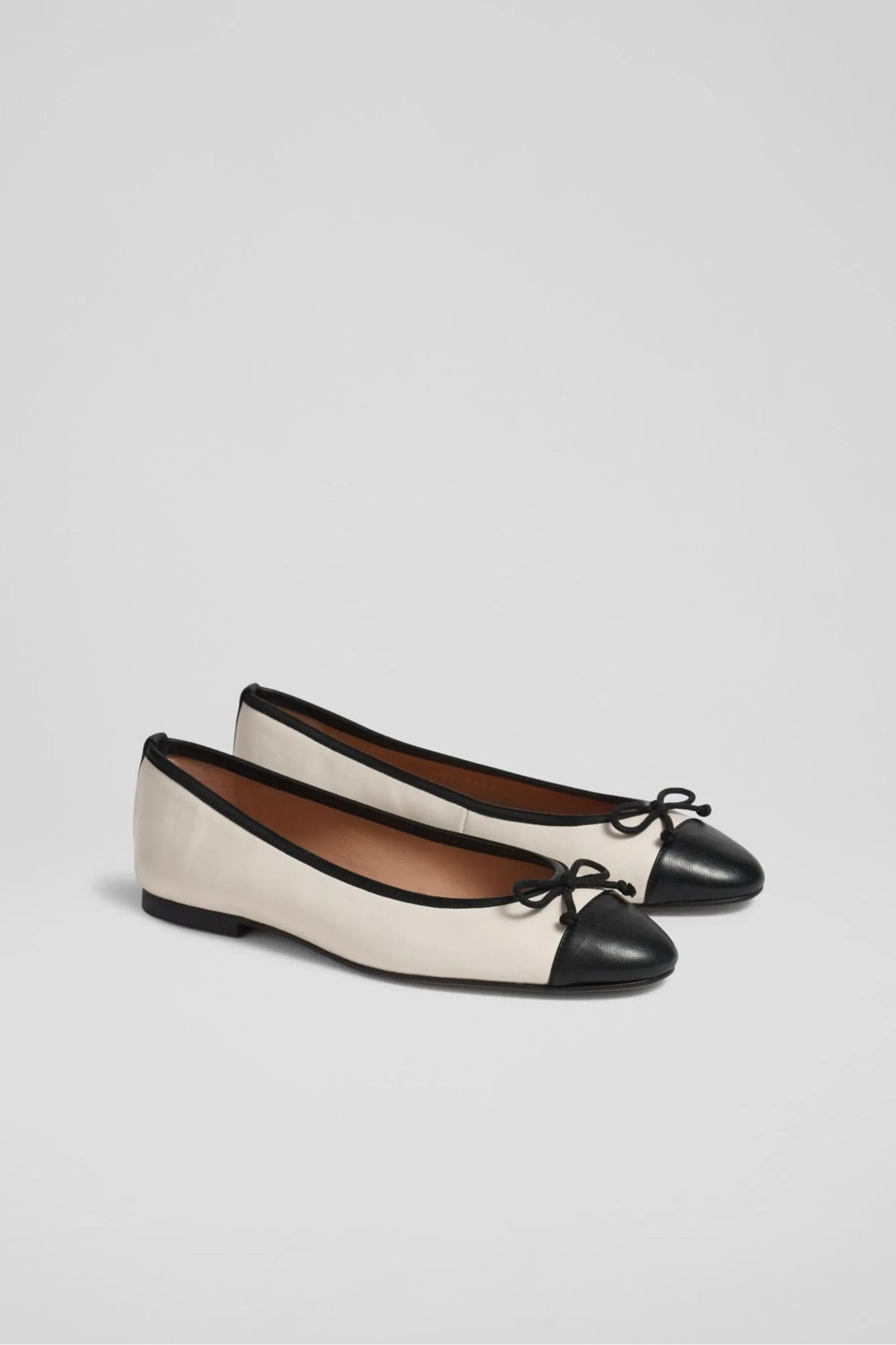 LK Bennett Kara - Ballerine cap toe in pelle e vernice