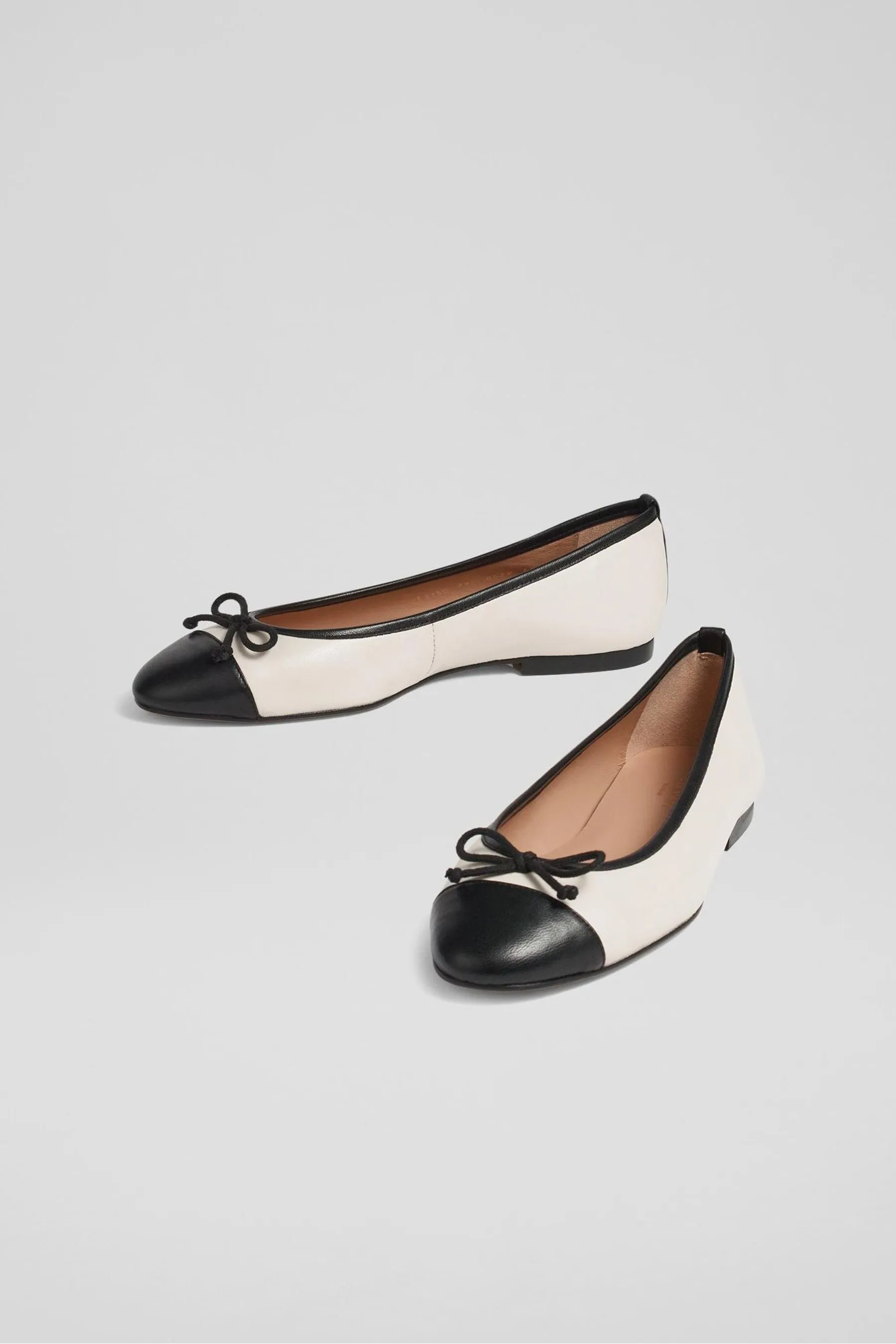 LK Bennett Kara - Ballerine cap toe in pelle e vernice