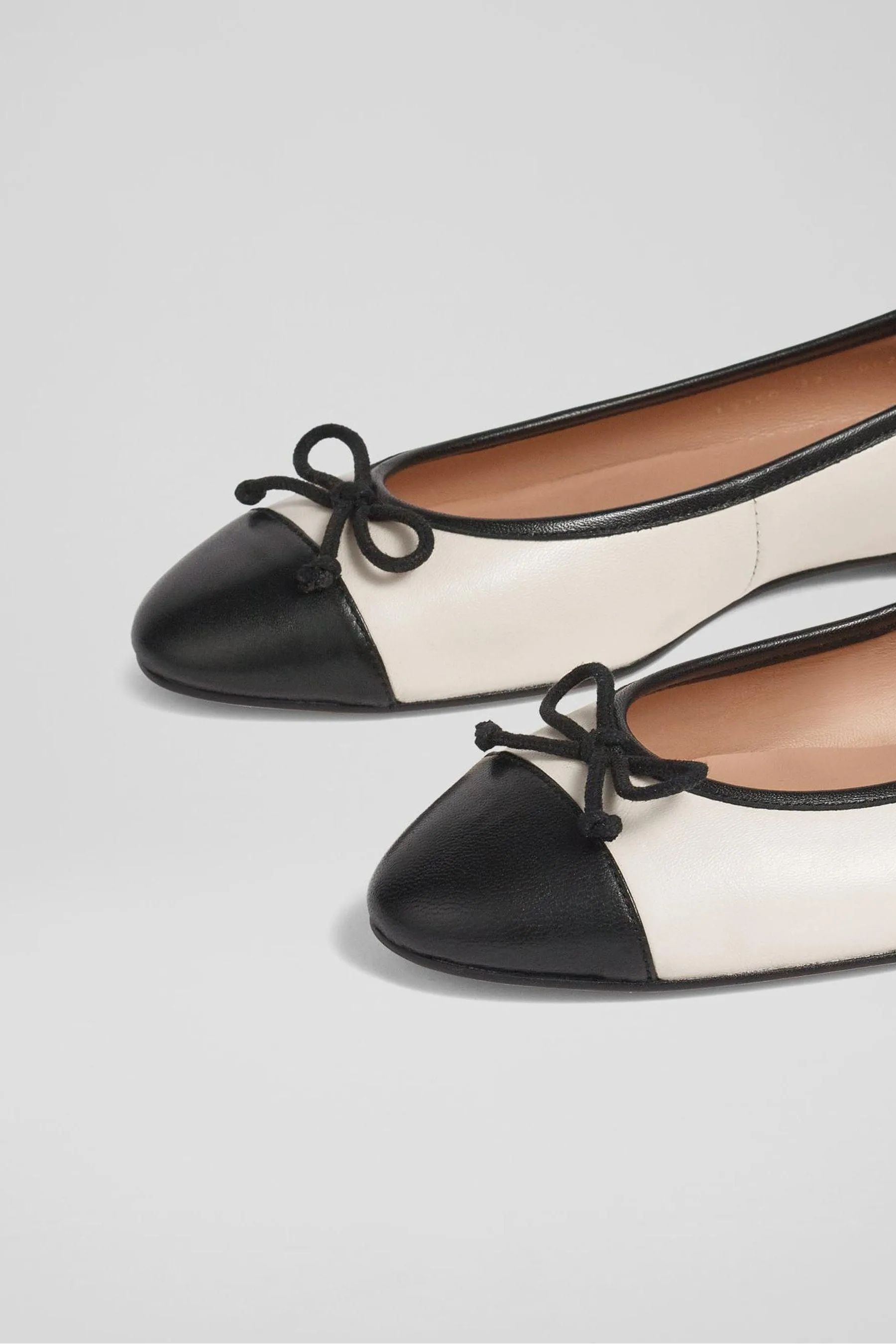 LK Bennett Kara - Ballerine cap toe in pelle e vernice