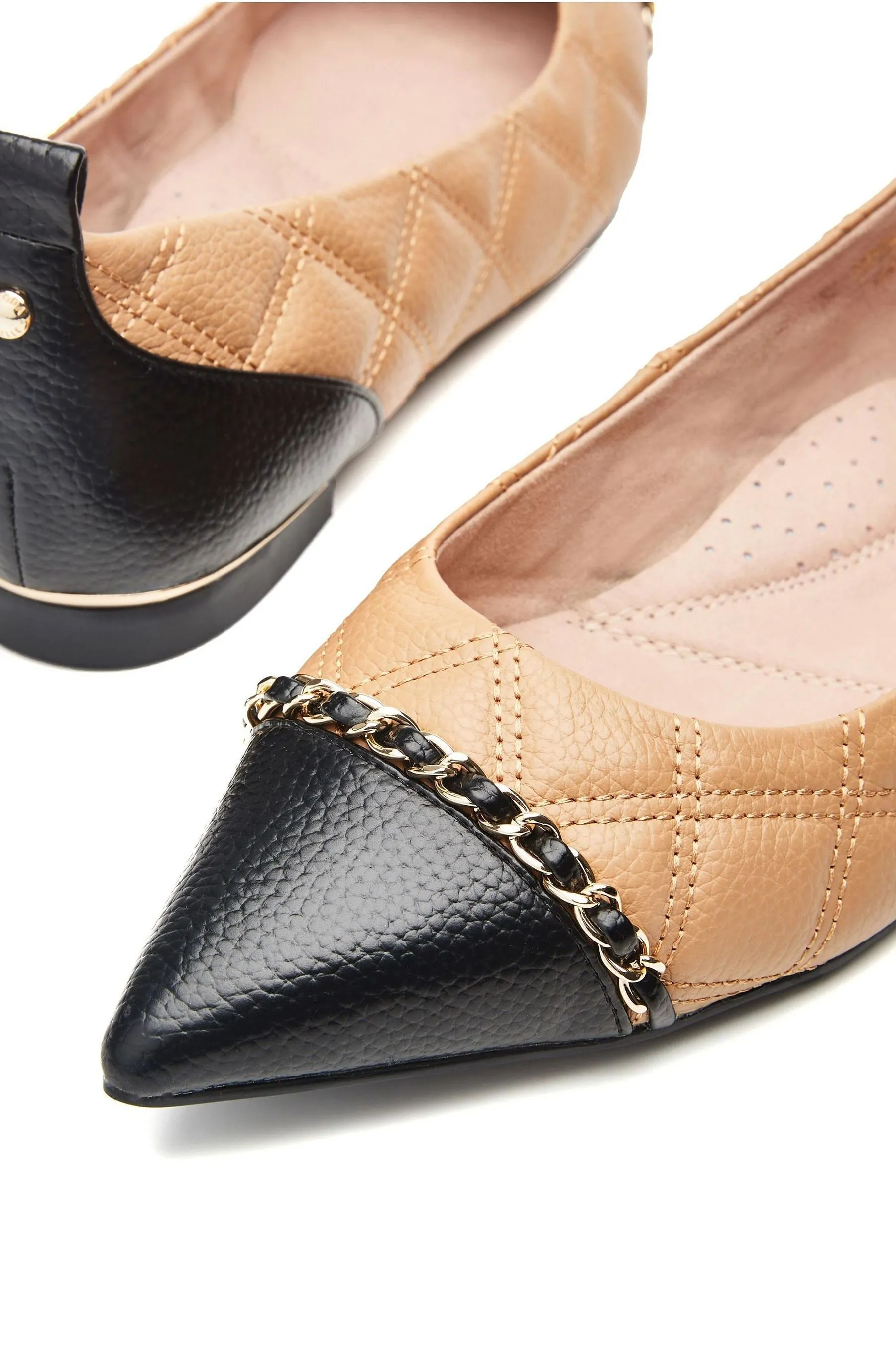 Moda in Pelle - Edessa - Ballerine a punta con Nero catena