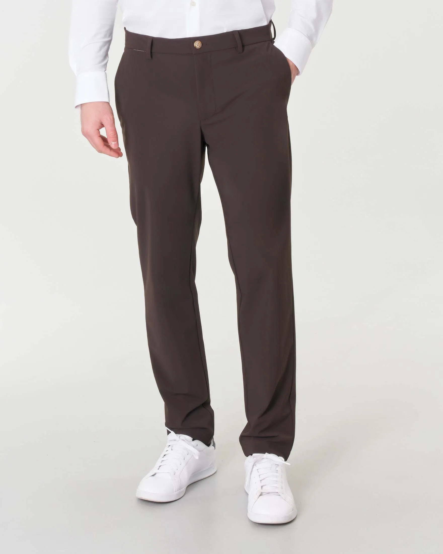Pantaloni chino slim marrone in tessuto tecnico stretch