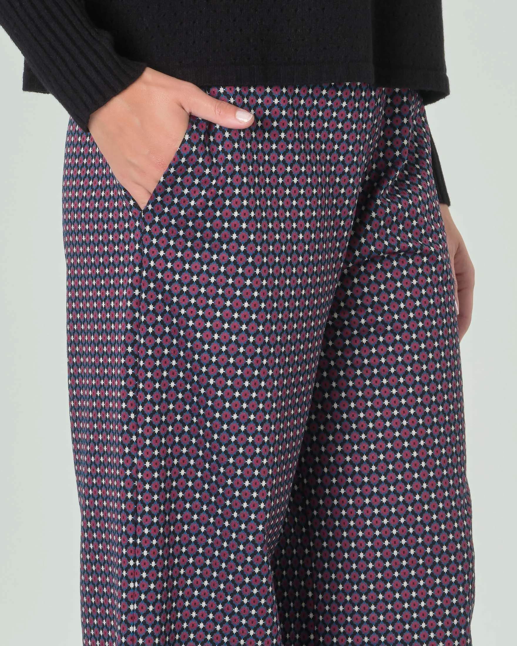 Pantaloni color ciclamino a microfantasia nera tessuto stretch punto Milano