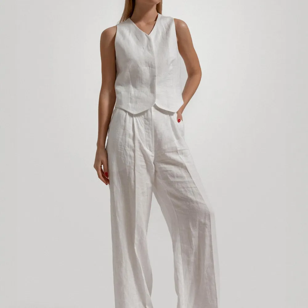 Pantaloni gilet adatti all'Europa e all'America 2024 Pantaloni gilet senza maniche con scollo a V bianco puro casual estivo
