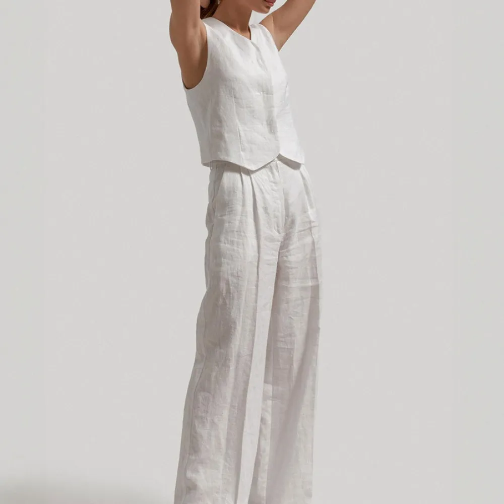 Pantaloni gilet adatti all'Europa e all'America 2024 Pantaloni gilet senza maniche con scollo a V bianco puro casual estivo