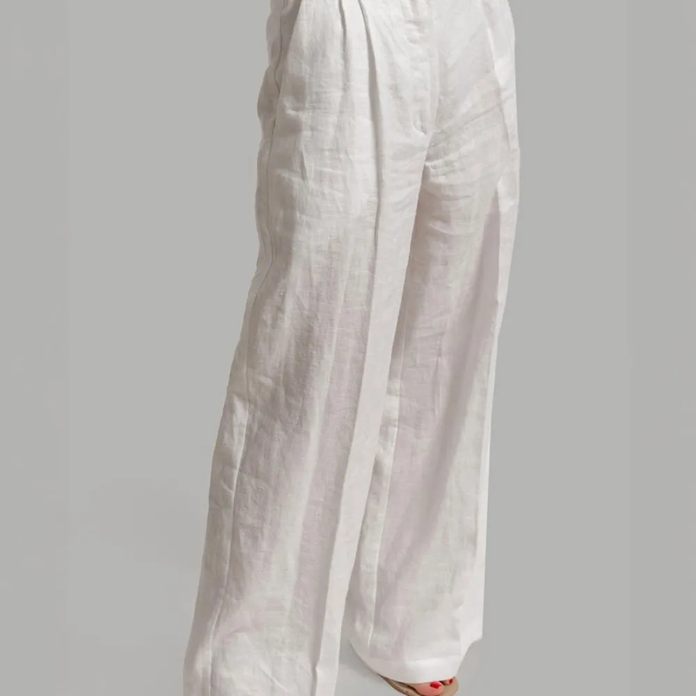 Pantaloni gilet adatti all'Europa e all'America 2024 Pantaloni gilet senza maniche con scollo a V bianco puro casual estivo