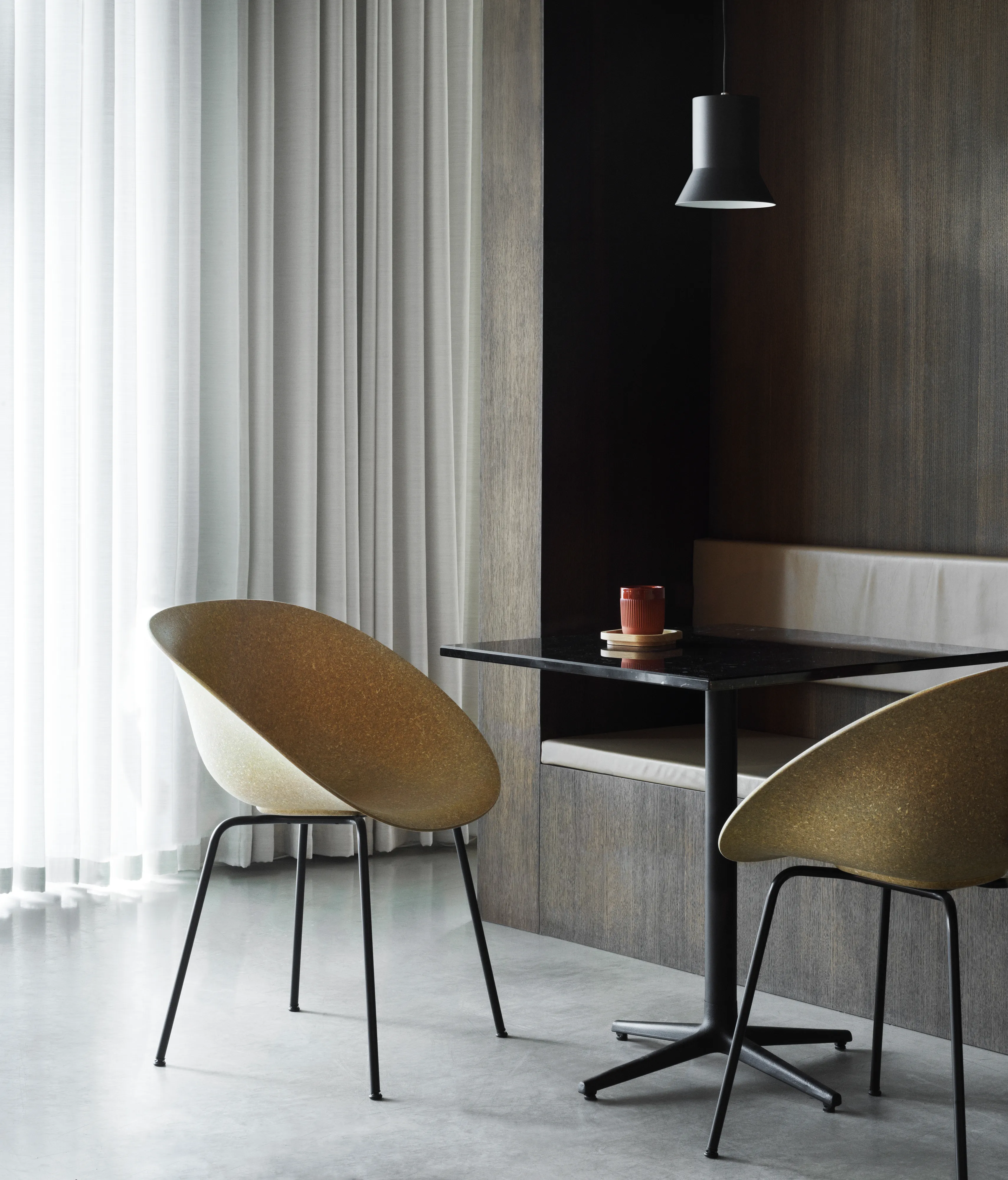 Poltrona Mat con braccioli.jf{font-size:18px}Hemp-cream steel