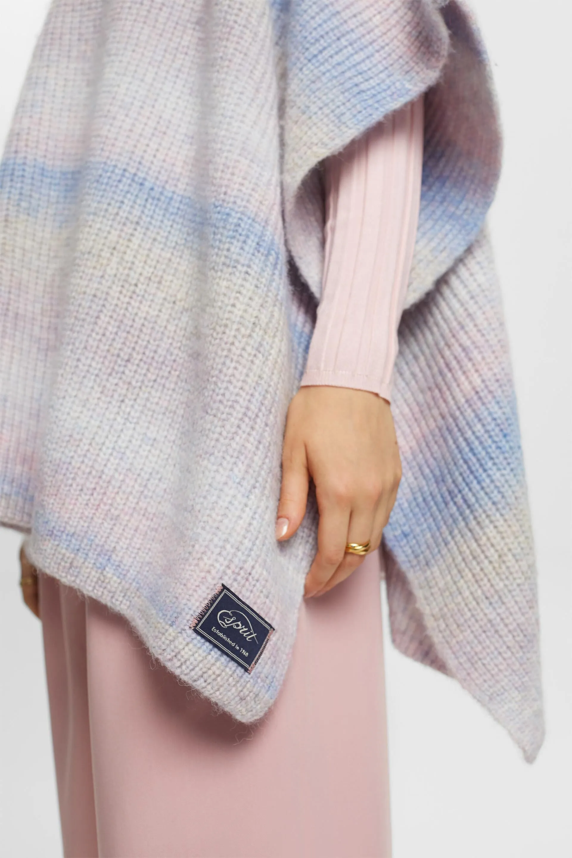 Poncho con dolcevita