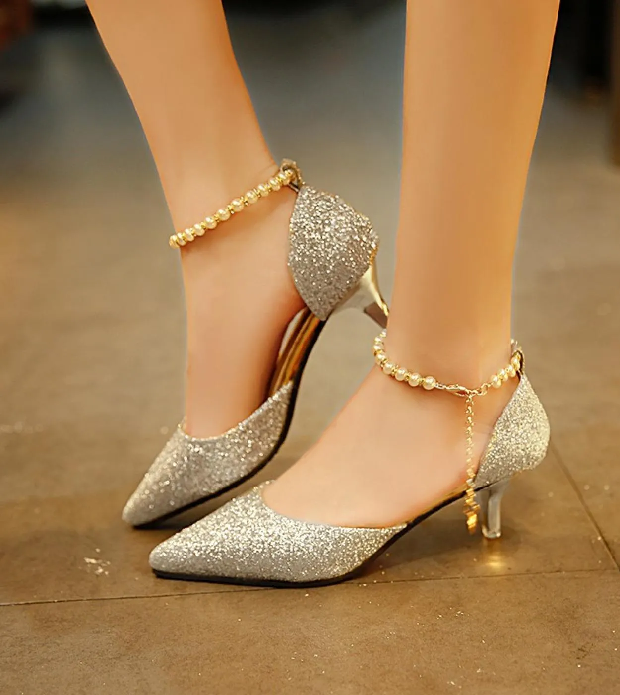 Punta a punta Perla Scarpe con tacco alto Moda femminile Cava con sandali Paillette Delle scarpe traspiranti sottili Pompa da do