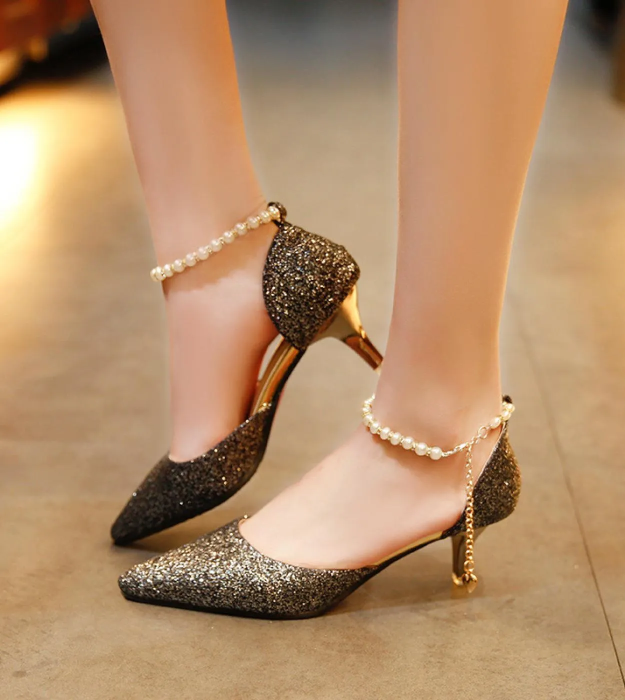 Punta a punta Perla Scarpe con tacco alto Moda femminile Cava con sandali Paillette Delle scarpe traspiranti sottili Pompa da do