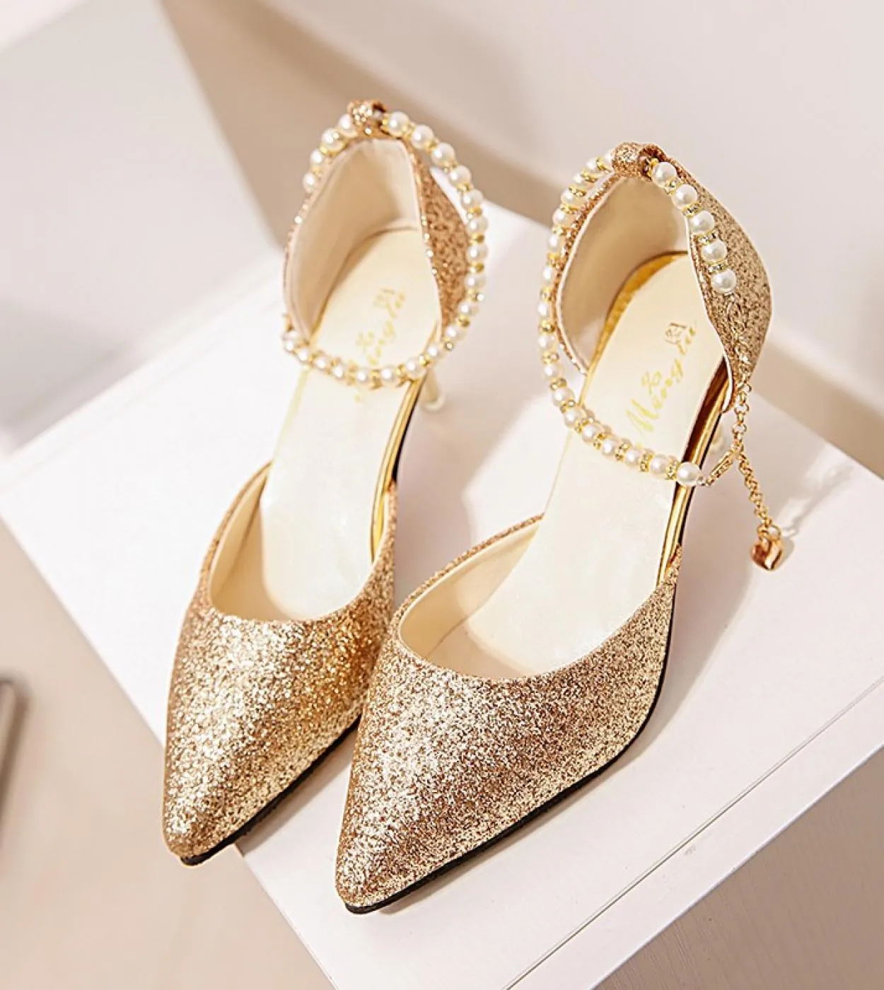 Punta a punta Perla Scarpe con tacco alto Moda femminile Cava con sandali Paillette Delle scarpe traspiranti sottili Pompa da do