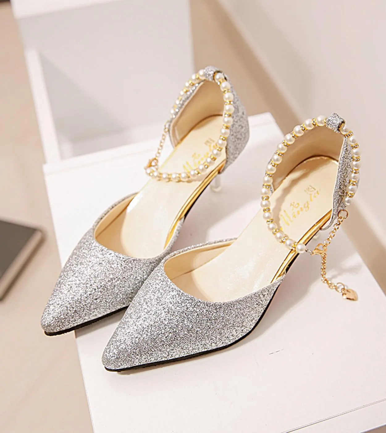 Punta a punta Perla Scarpe con tacco alto Moda femminile Cava con sandali Paillette Delle scarpe traspiranti sottili Pompa da do