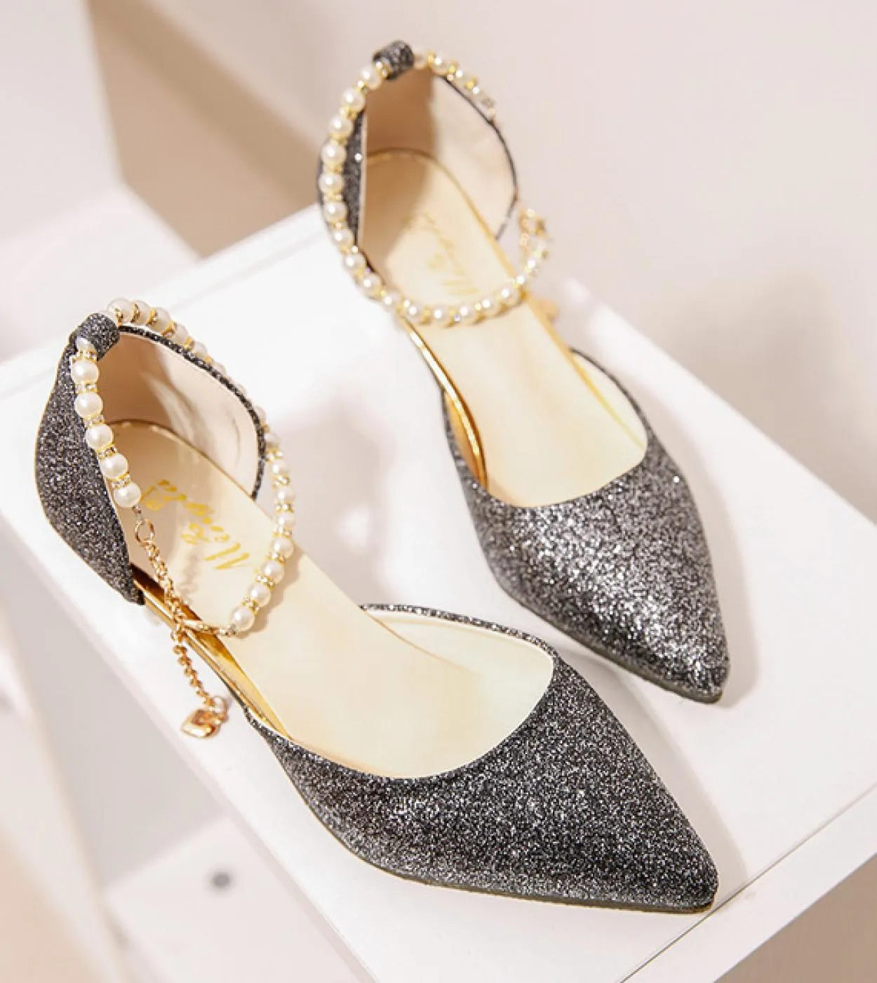 Punta a punta Perla Scarpe con tacco alto Moda femminile Cava con sandali Paillette Delle scarpe traspiranti sottili Pompa da do