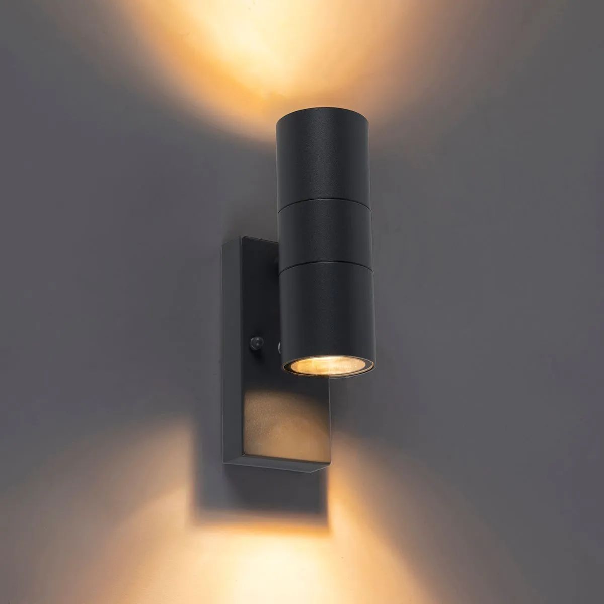 Set di 2 applique da esterno grigio scuro a 2 luci sensore chiaro-scuro - Duo