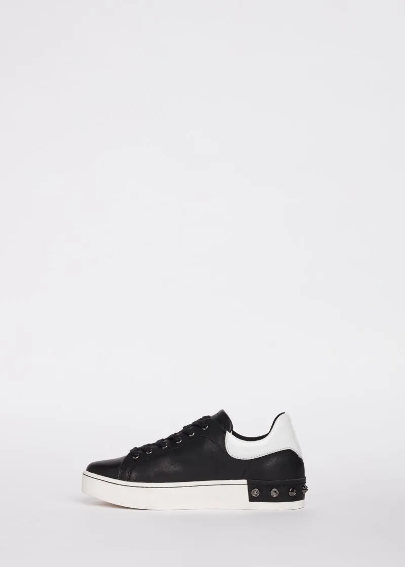 Sneaker con borchie
