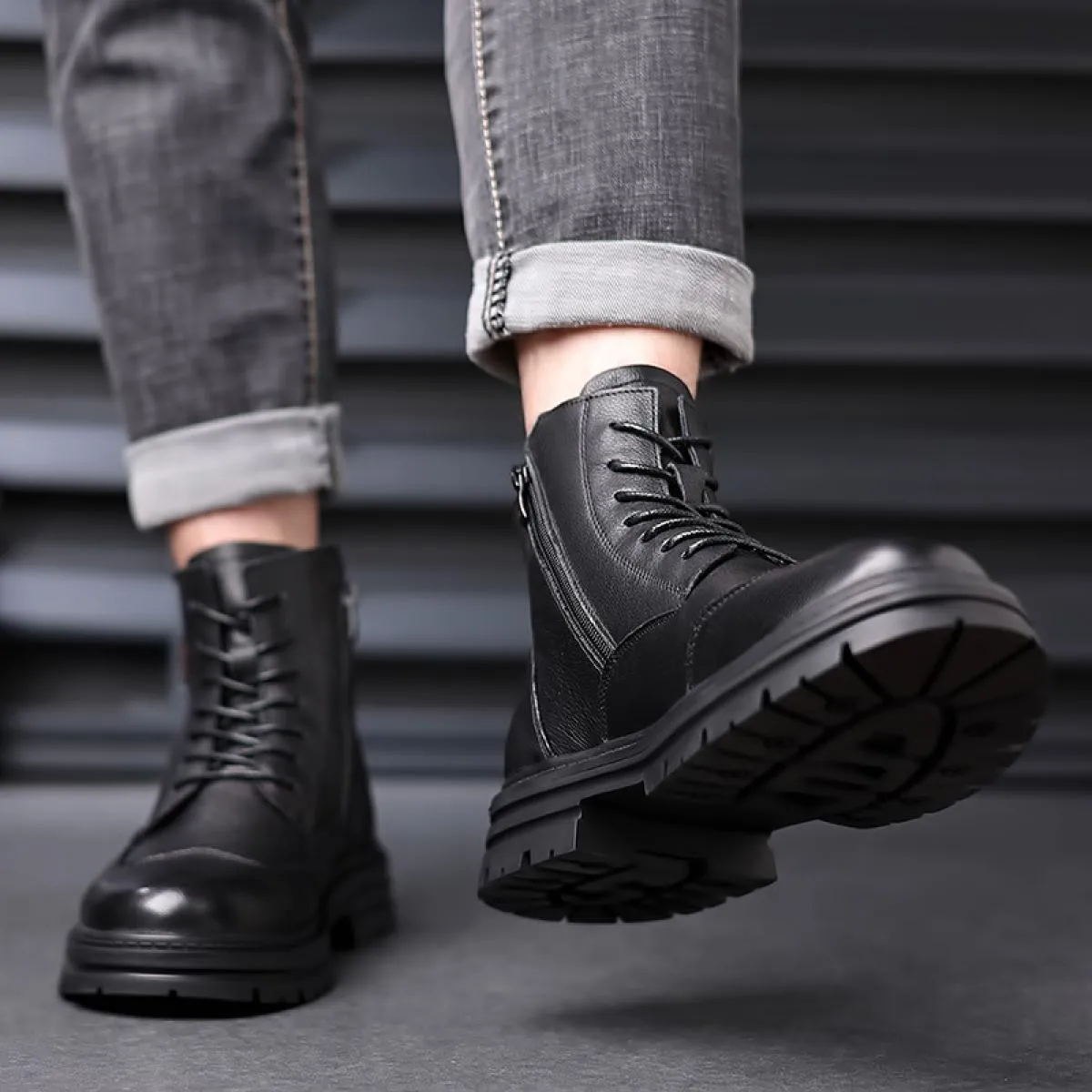 Stivali in pelle retrò da uomo Scarpe con plateau alte con zip laterale con lacci Stivali da moto alla moda stile britannico Bot