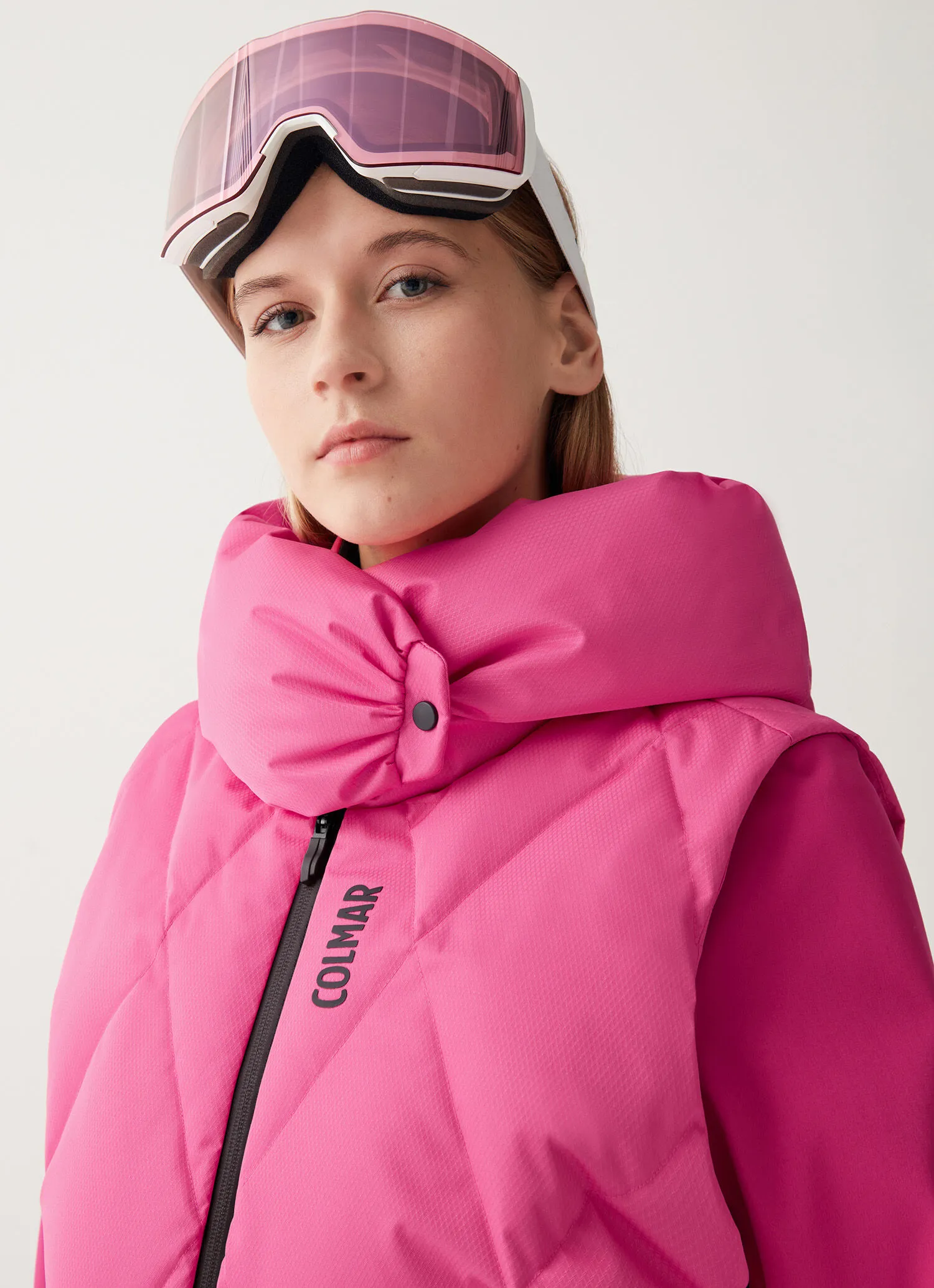 Stretch ski gilet with wide hood-collar