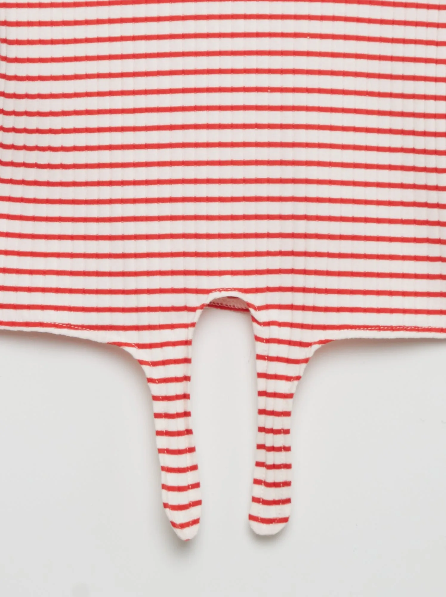 T-shirt a coste da annodare sul fondo - ROSSO