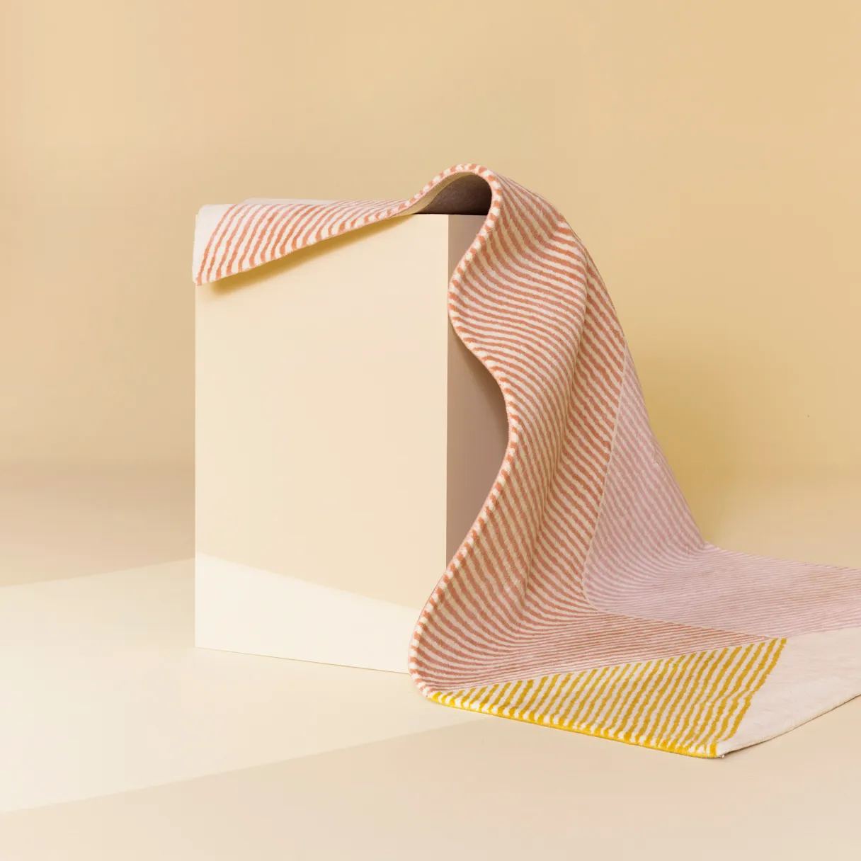 Tappeto in lana rosa Rectangles.jy{font-size:18px}170x240 cm