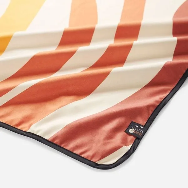 TEXTURED WAVES PARK BLANKET
